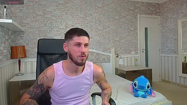 Chat XXX ao vivo de JonahShaw
