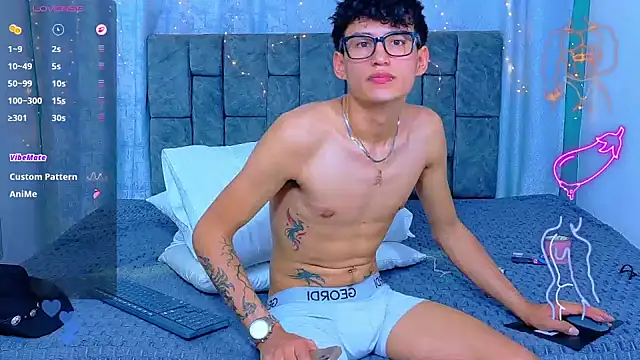 XXX chat uživo modela NicolasTorrez
