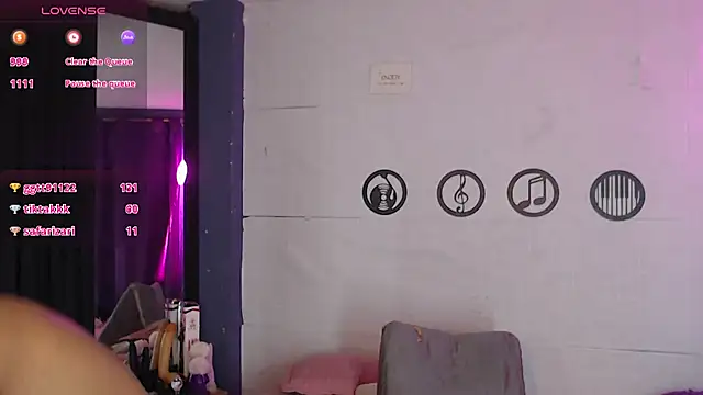 Онлайн чат XXX skinny_Yizz