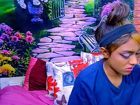 IndianPretty14u2Luv's Live XXX Chat