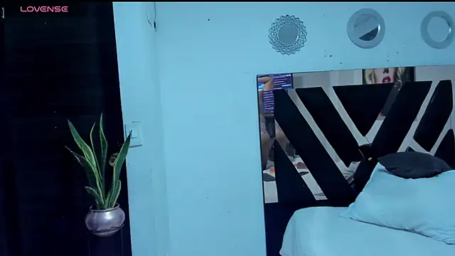 Alenajones live XXX chat