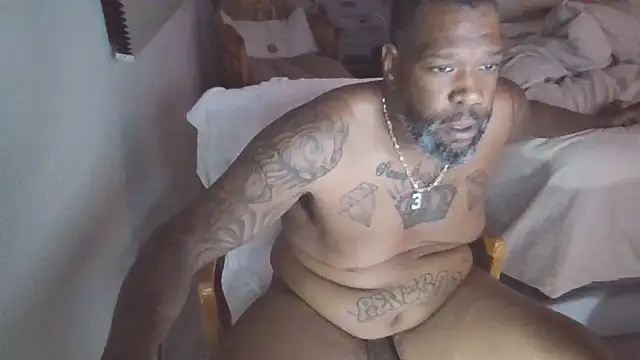 PrEtTyBoYbUlL Show in webcam