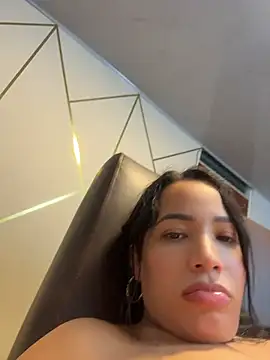 SQUIRTINGQUEEN11's Live Chat Room