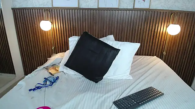 Ariana_Wayne Chat XXX live
