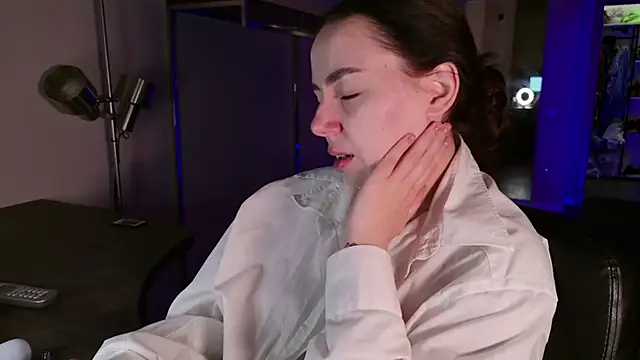 צ'אט XXX בשידור חי של Di_na_Bell
