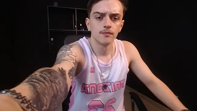 FelixStarkk Chat XXX in diretta