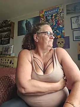 Chat +18 de MissQueenBeex ao vivo