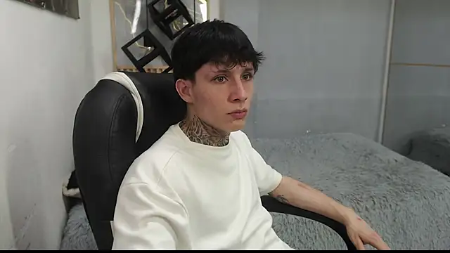 Cry_thereal Chat XXX in diretta
