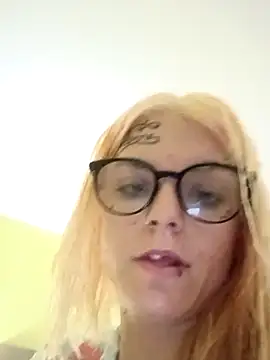 IttyBittyStonie's Live XXX Chat