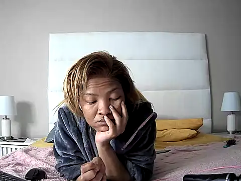 SexyPettiteDonna live XXX chat