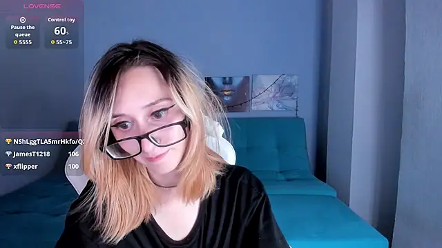 College_Girl_18's Live XXX Chat