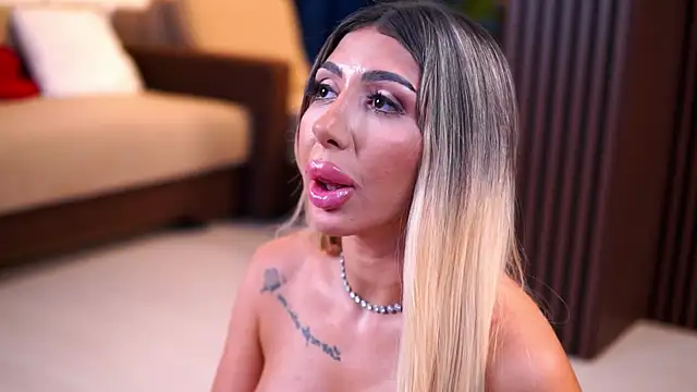LucyyRosse's Live XXX Chat
