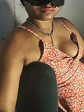 צ'אט XXX בשידור חי של DIRTYSECRET_QUEEN_07