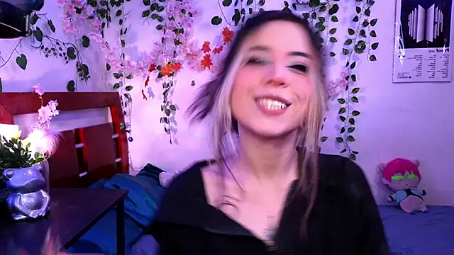 Kittyuwu_ élő XXX-chatje