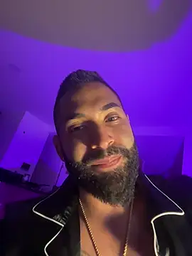 Max-prada's Live XXX Chat