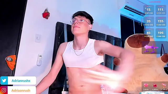 צ'אט XXX בשידור חי של AdrianRushx