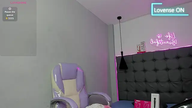 scarletcherry18's Live XXX Chat
