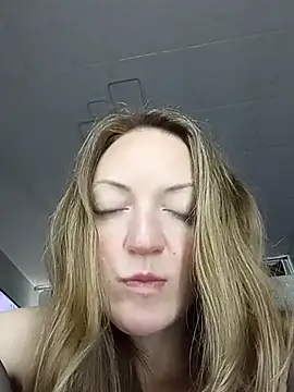 KattyLuuu live XXX chat