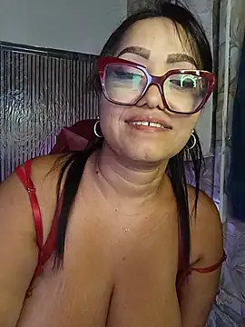 Yameil Live XXX Chat