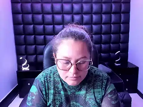 SaraThonson_ Chat XXX live