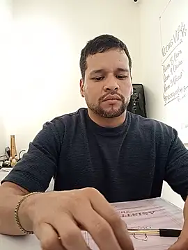 دردشة LucasGaeel الجنسية المباشرة