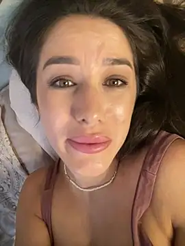 HotXMom_ Adlı Modelin Canlı XXX Sohbeti