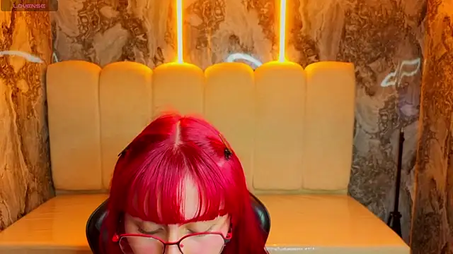 Queen_Red_v – Live XXX-chat