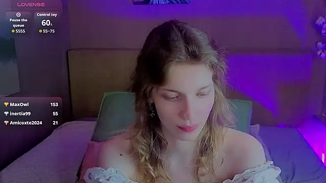 Emily_CartexのライブXXXチャット