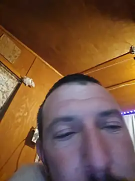 UncutHammer69 Show in webcam