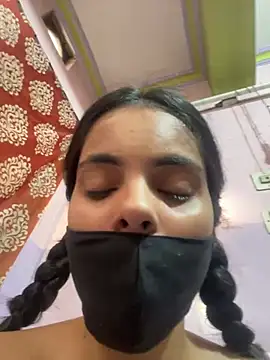 Sandhya_77 Obrolan Langsung XXX