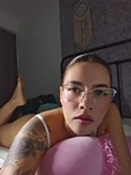 mile_latina live XXX chat
