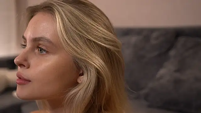 XXX chat uživo modela Lunea_Evienne_