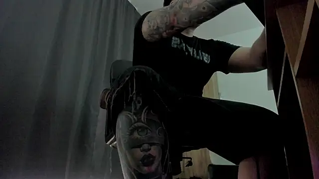XXX chat uživo modela TonyWinston