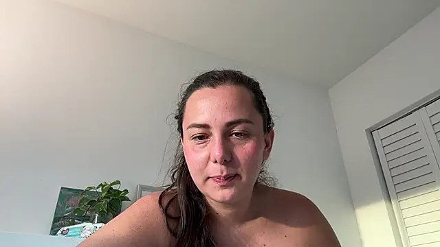 bellag825 Adlı Modelin Canlı XXX Sohbeti