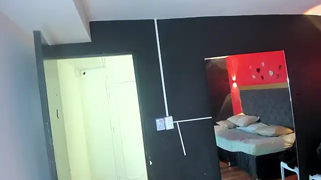 YayaHilton live XXX chat