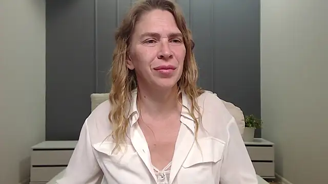 Chat XXX en directo de TessaDaybreak