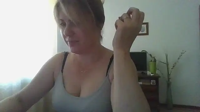 ElenaLove888's Live XXX Chat