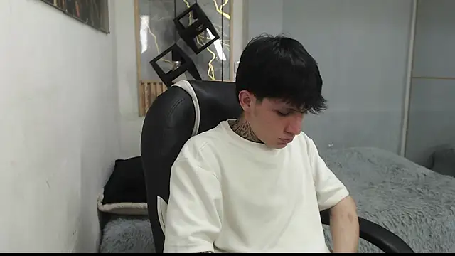 Cry_thereal Show in webcam