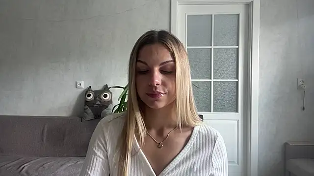 LaraineDomebo's Live XXX Chat