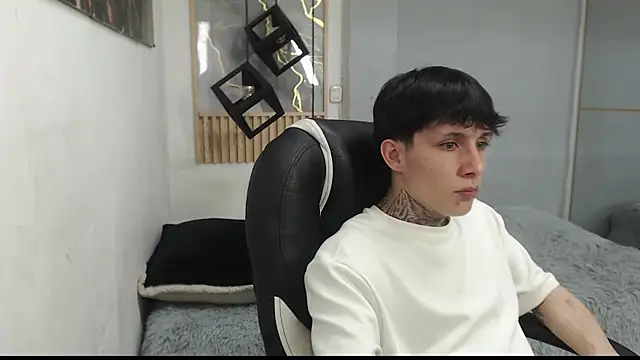 Cry_thereal webkamerás műsora