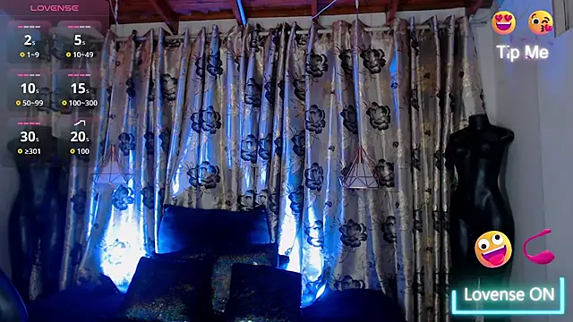 Hecate_doll: διαδικτυακό σόου στην κάμερα