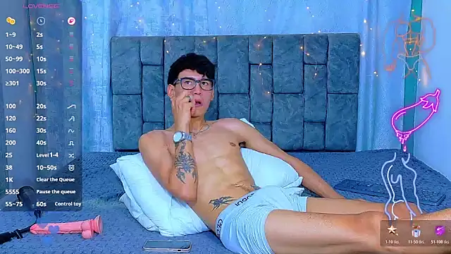 NicolasTorrez live XXX chat