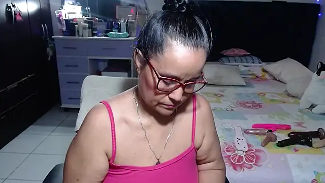 pervert_mommy_'s Webcam Show