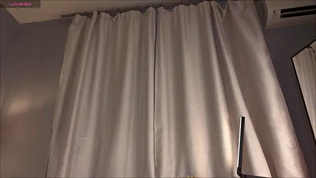 LollaStich live XXX chat