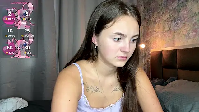 LoraDavi élő XXX-chatje