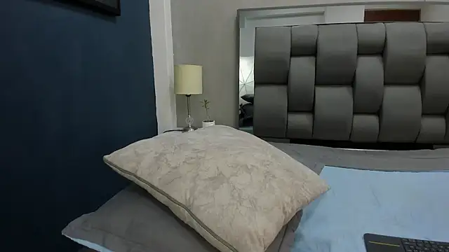 Charlie___Musk's Live XXX Chat