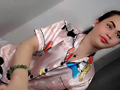 creamy_cat19 Adlı Modelin Canlı XXX Sohbeti