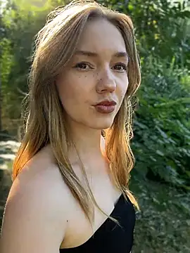 MilaMoone: онлайн-секс-чат