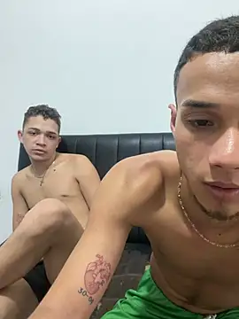 friends_lust_latin's Live XXX Chat