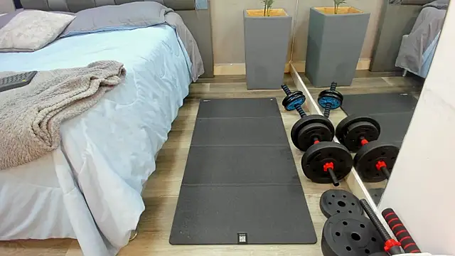 Charlie___Musk Adlı Modelin Canlı XXX Sohbeti